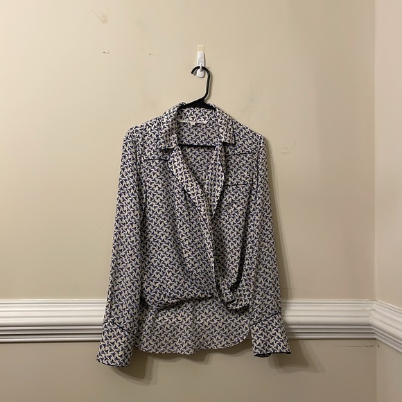 VERONICA BEARD
Worth Blouse - Picture 4 of 6